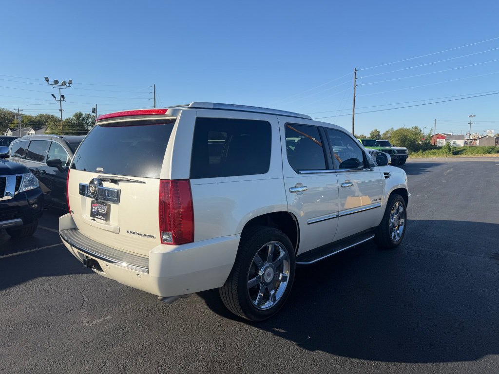 Used 2012 Cadillac Escalade Luxury AWD/4WD image 3