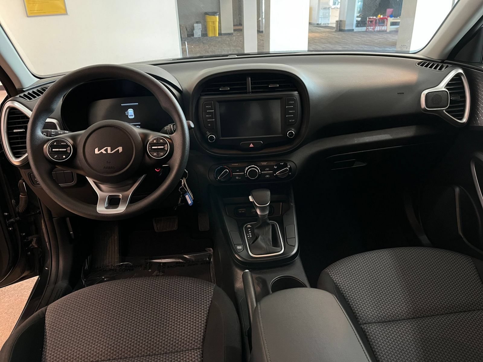 Used 2025 Kia Soul LX w/ LX Technology Package FWD image 32
