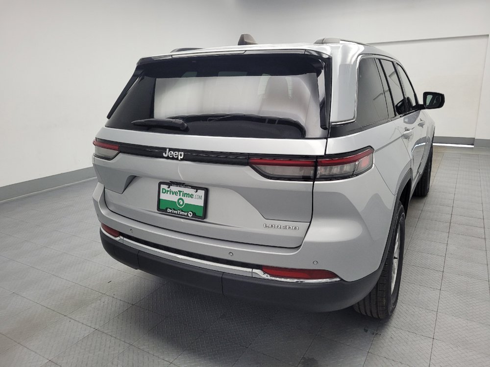 Used 2024 Jeep Grand Cherokee Laredo RWD image 7