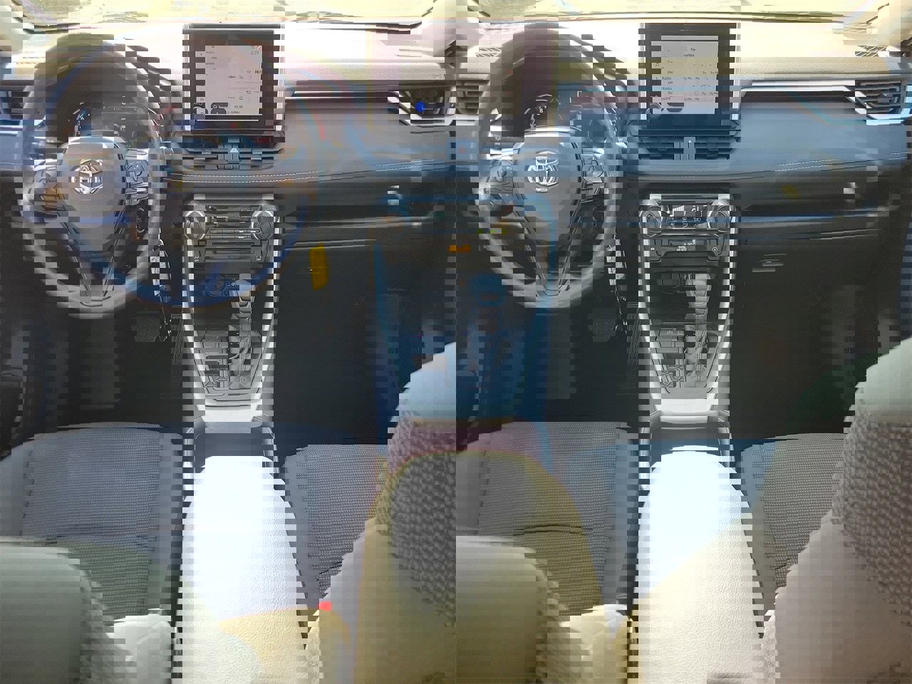 Used 2025 Toyota RAV4 LE image 12