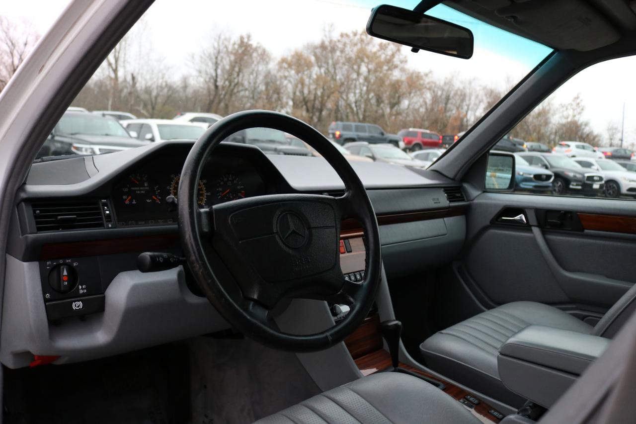 Used 1993 Mercedes-Benz 300 E 2.8 image 21