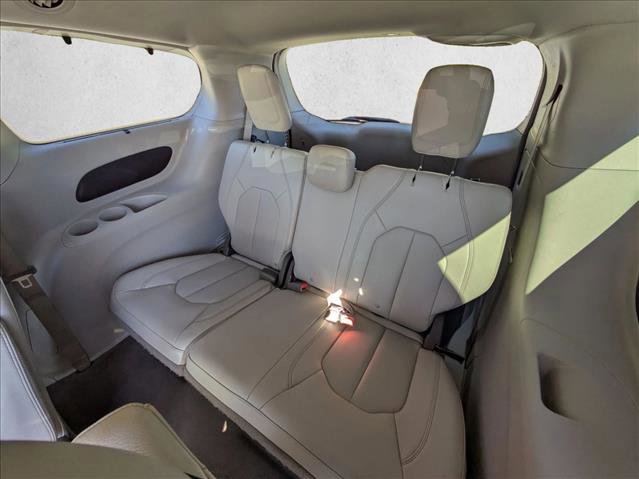 Used 2020 Chrysler Pacifica Touring-L image 17