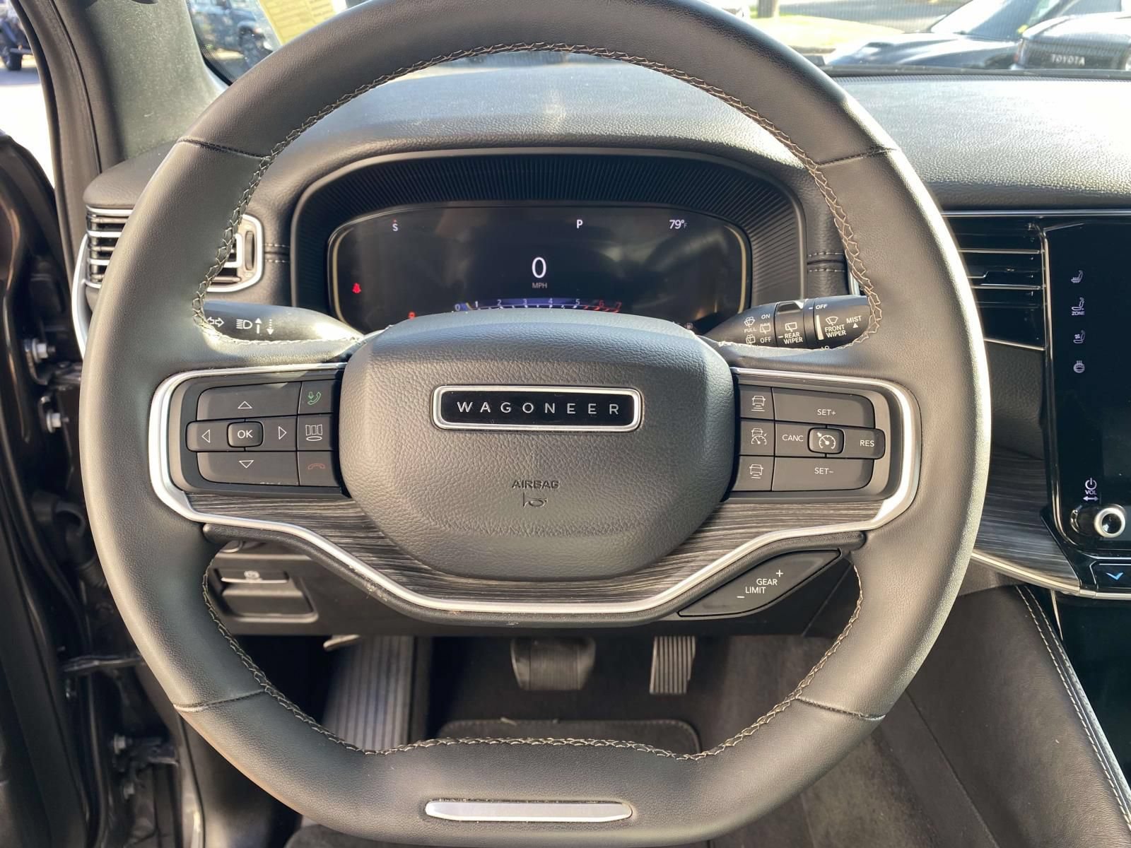 Used 2024 Jeep Wagoneer L Series II RWD image 21