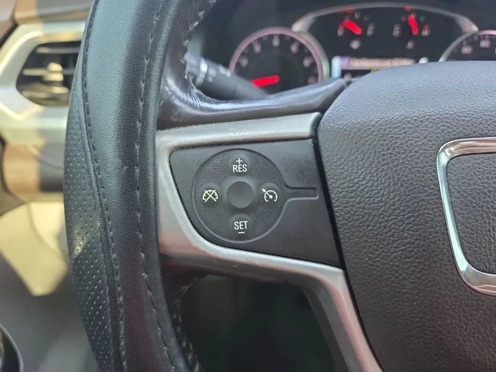 Used 2017 GMC Acadia SLT FWD image 19