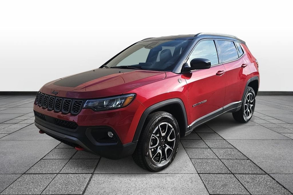 Used 2025 Jeep Compass Trailhawk AWD/4WD image 1