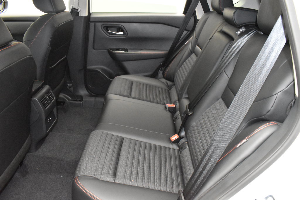 New 2026 Nissan Rogue SV AWD/4WD image 32
