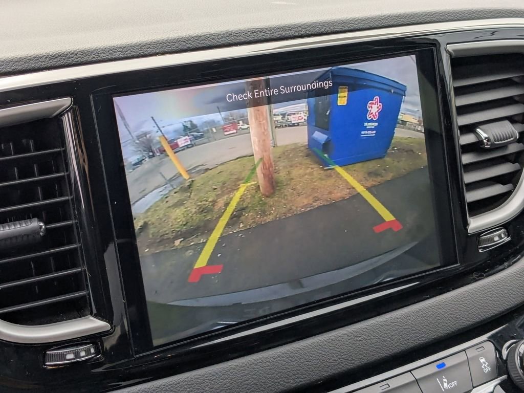 Used 2025 Chrysler Pacifica Select image 21