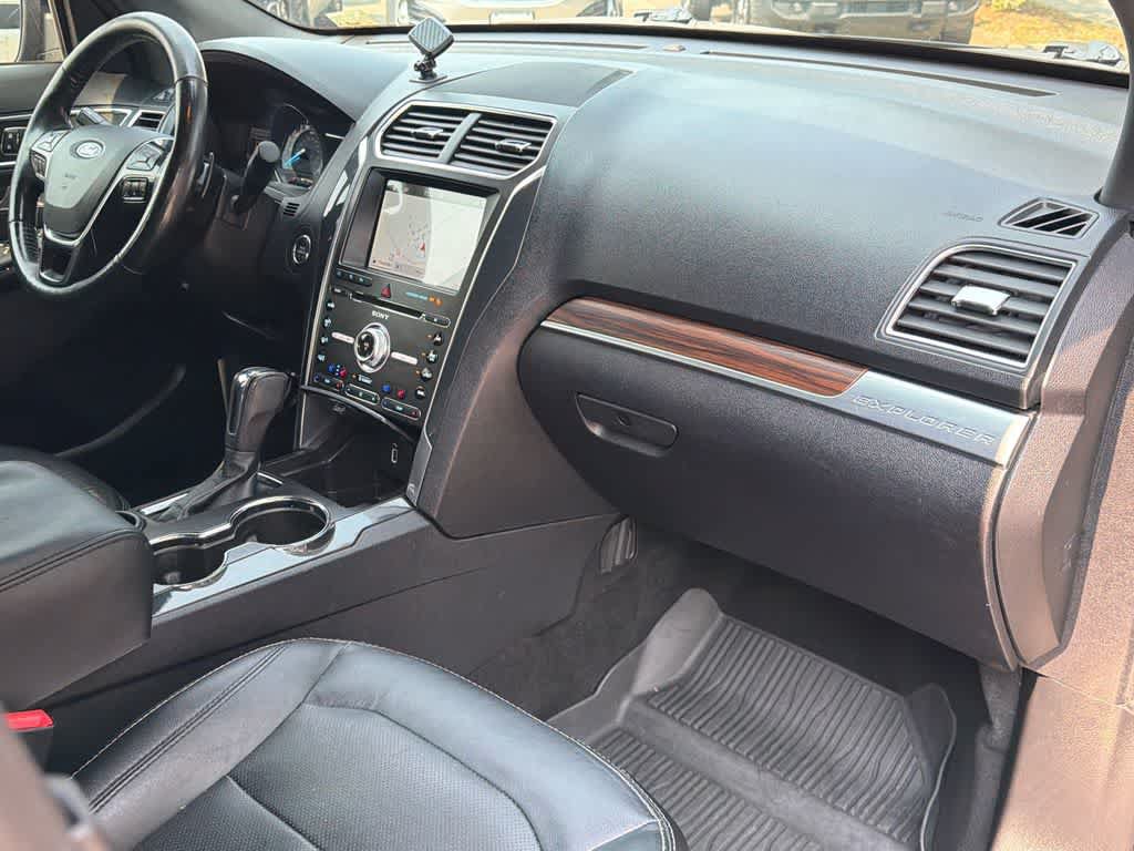 Used 2017 Ford Explorer Limited w/ Equipment Group 301A FWD image 13