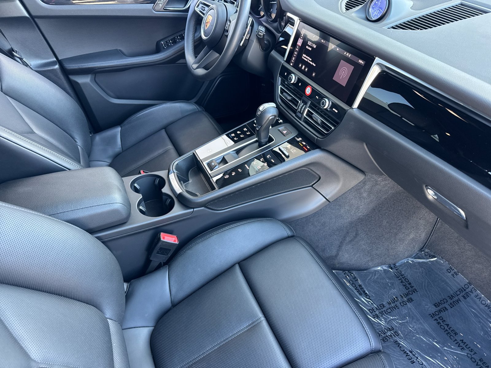 Certified 2026 Porsche Macan AWD/4WD image 28