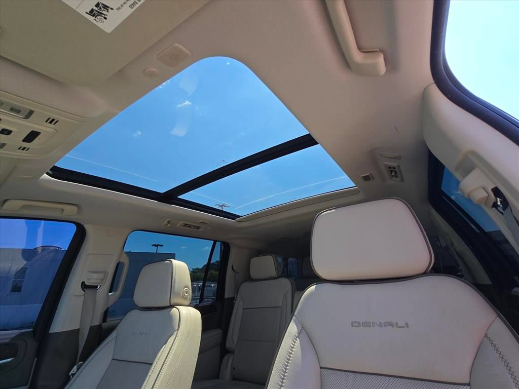 Used 2022 GMC Yukon XL Denali AWD/4WD image 15