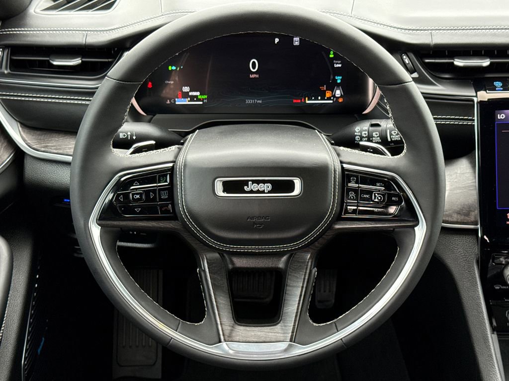 Used 2022 Jeep Grand Cherokee Overland w/ Luxury Tech Group IV image 16