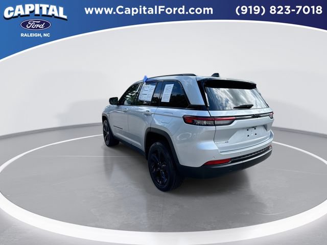 Used 2022 Jeep Grand Cherokee Altitude RWD image 6