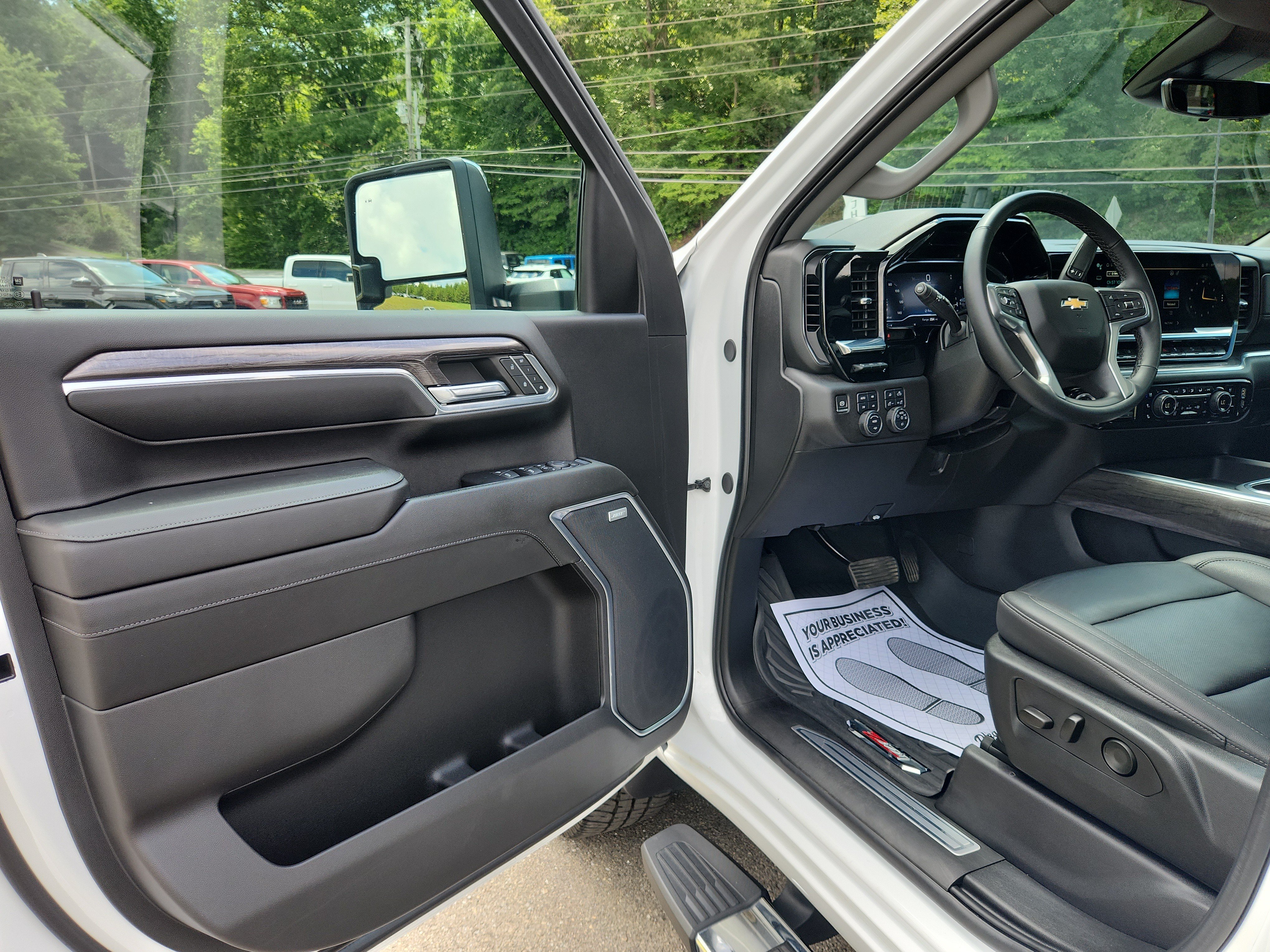 Used 2024 Chevrolet Silverado 2500 LTZ w/ LTZ Convenience Package AWD/4WD image 18