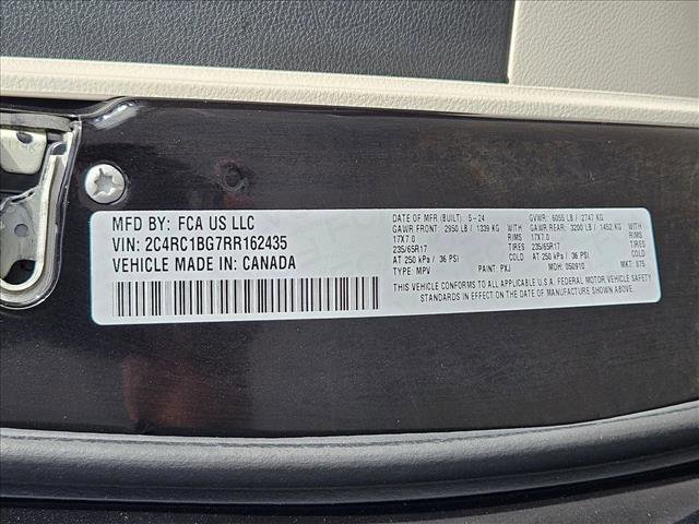 Used 2024 Chrysler Pacifica Touring-L image 24