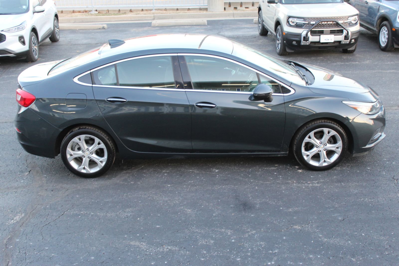 Used 2017 Chevrolet Cruze Premier image 7