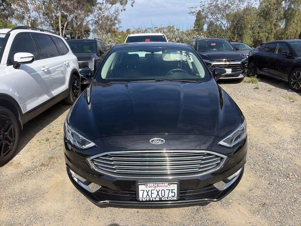 Used 2017 Ford Fusion SE w/ Fusion SE Technology Package FWD image 2