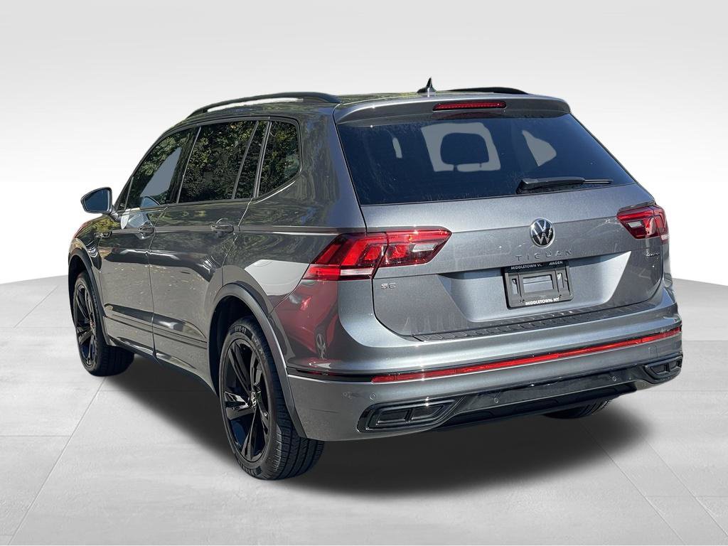 Used 2024 Volkswagen Tiguan SE R-Line AWD/4WD image 5