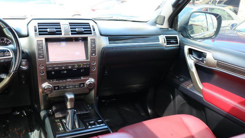 Used 2020 Lexus GX 460 Premium w/ Premium Package image 23