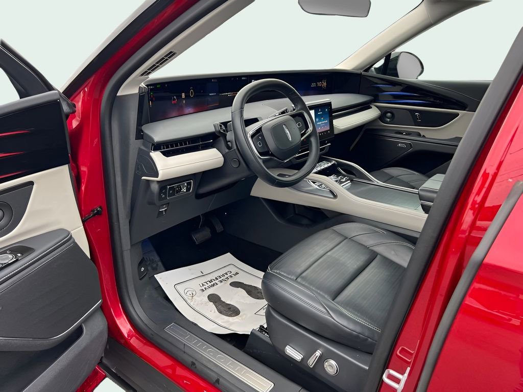 Used 2025 Lincoln Nautilus Reserve image 8