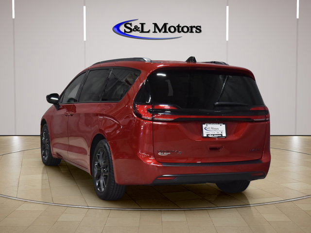 Certified 2025 Chrysler Pacifica Limited FWD image 6