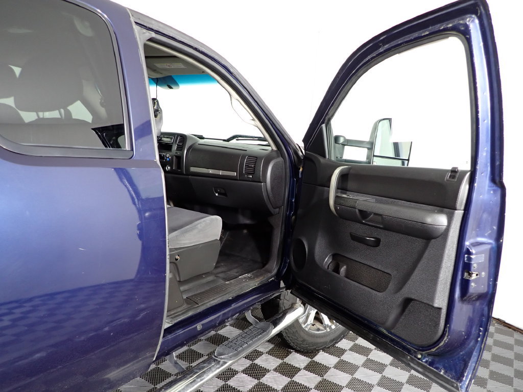 Used 2009 Chevrolet Silverado 3500 LT w/ Interior Plus Package AWD/4WD image 27
