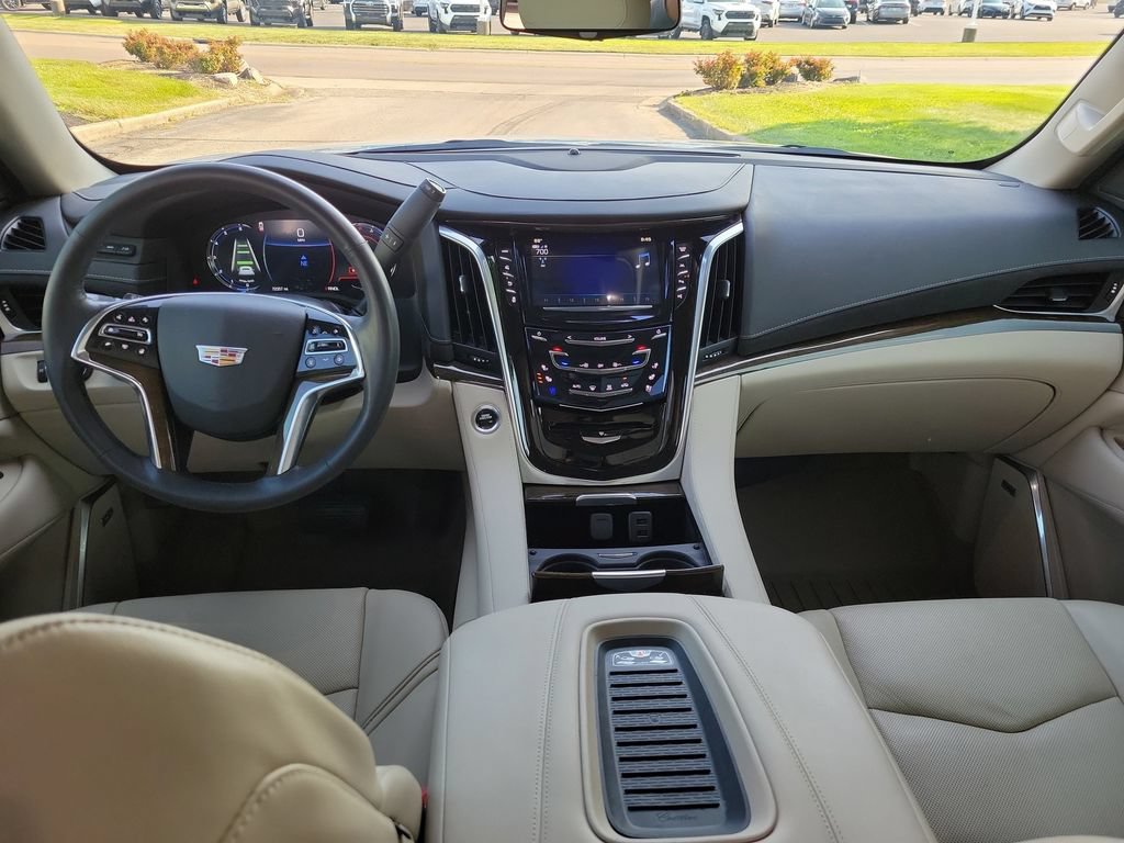 Used 2020 Cadillac Escalade Luxury AWD/4WD image 11