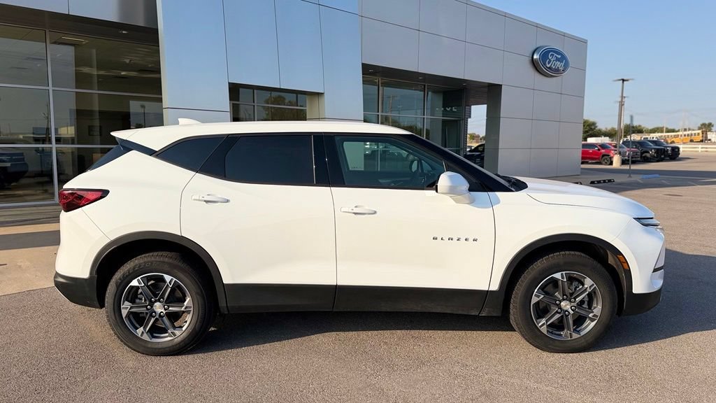 Used 2025 Chevrolet Blazer LT AWD/4WD image 5