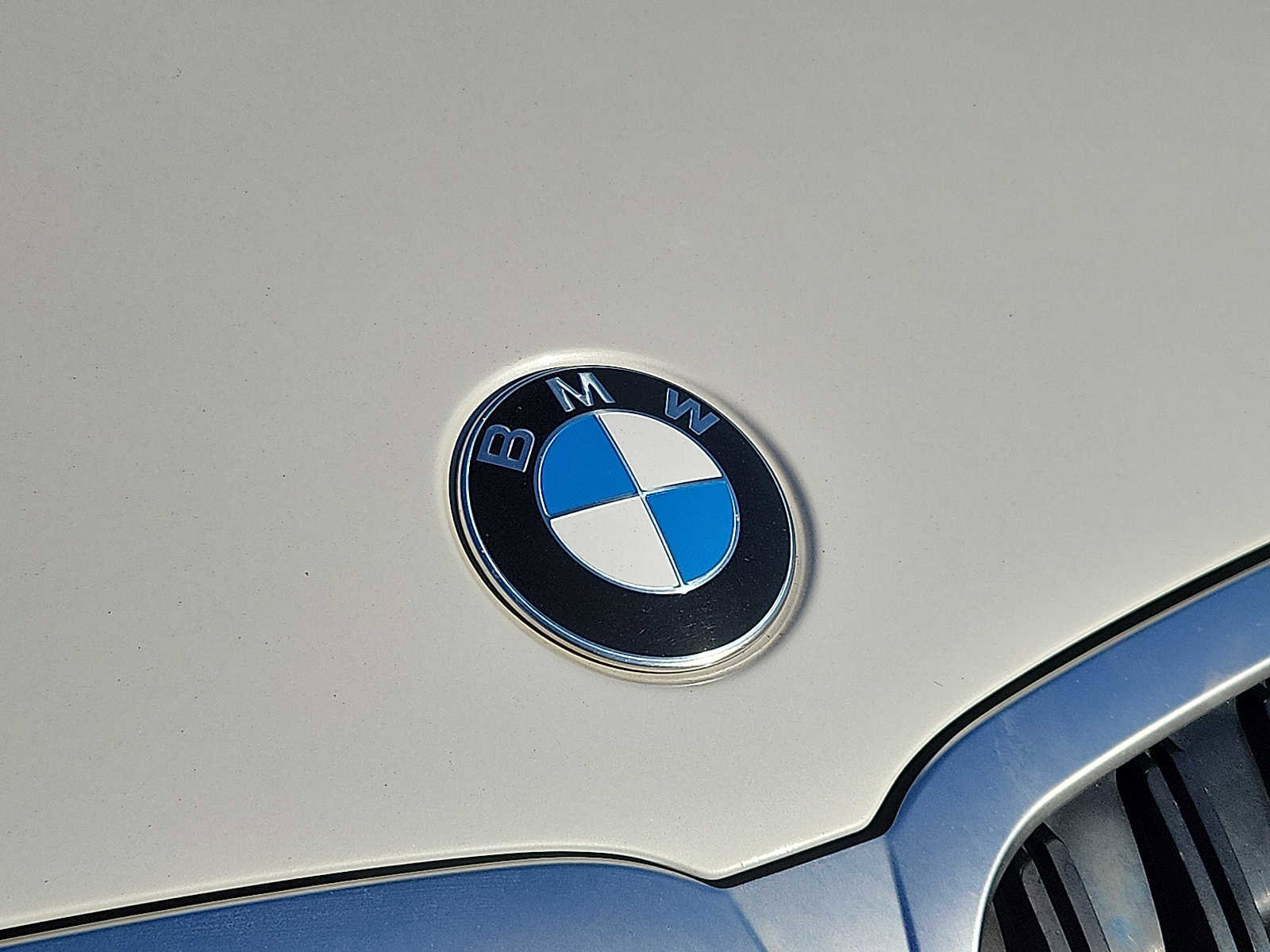 Certified 2023 BMW 330i xDrive Sedan w/ Driving Assistance Package image 4