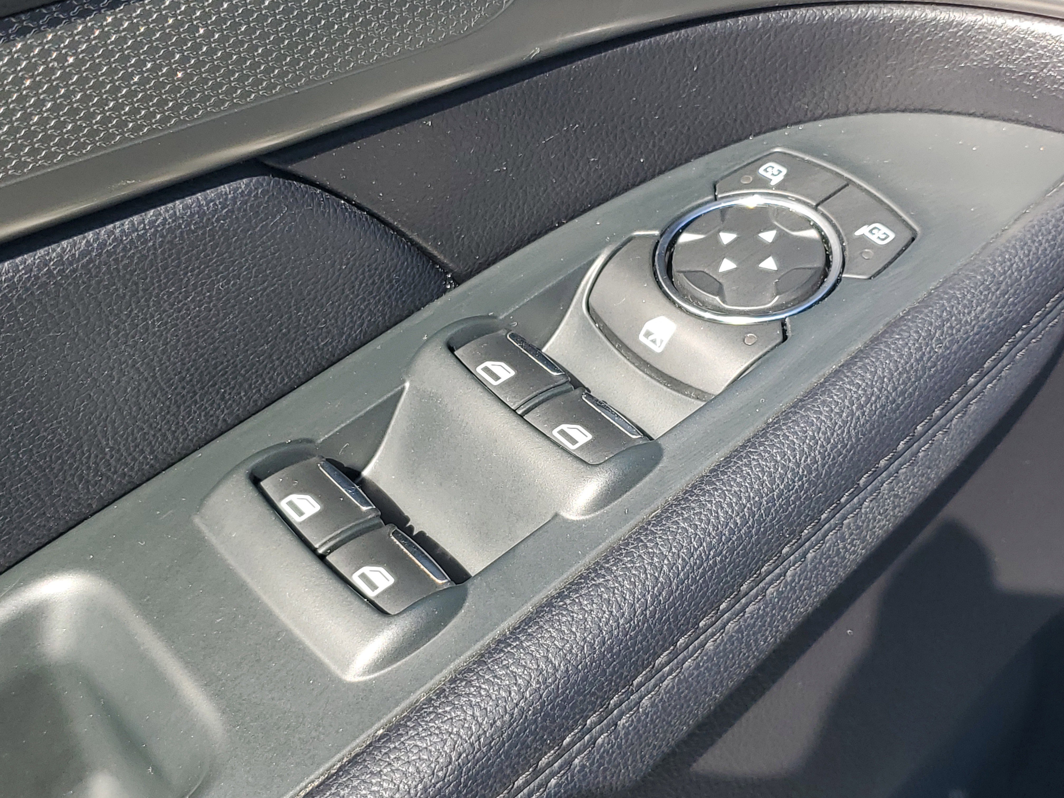 Used 2018 Ford Explorer XLT w/ Equipment Group 202A image 11