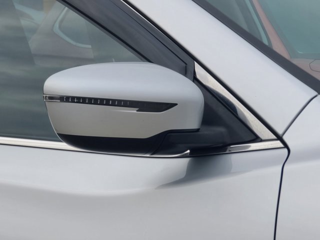 Used 2020 Nissan Rogue SV image 3