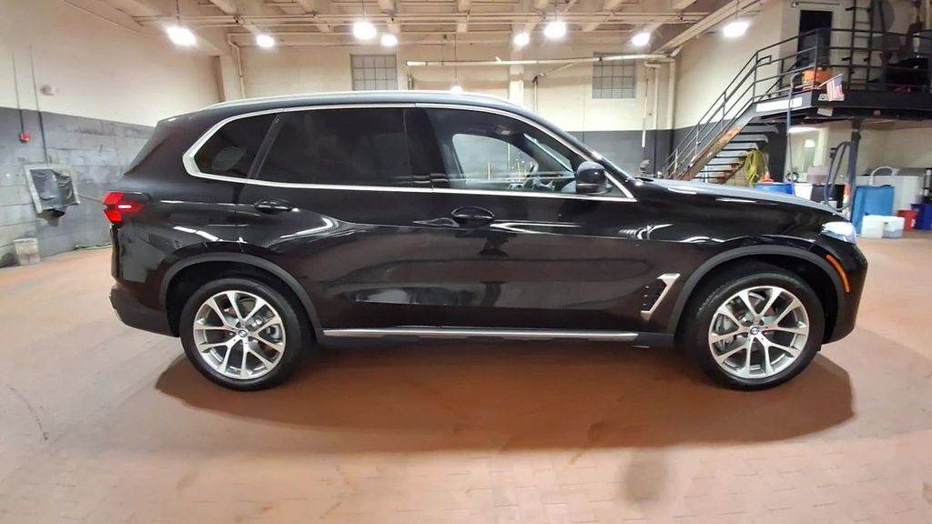 Used 2025 BMW X5 xDrive40i w/ Premium Package image 9