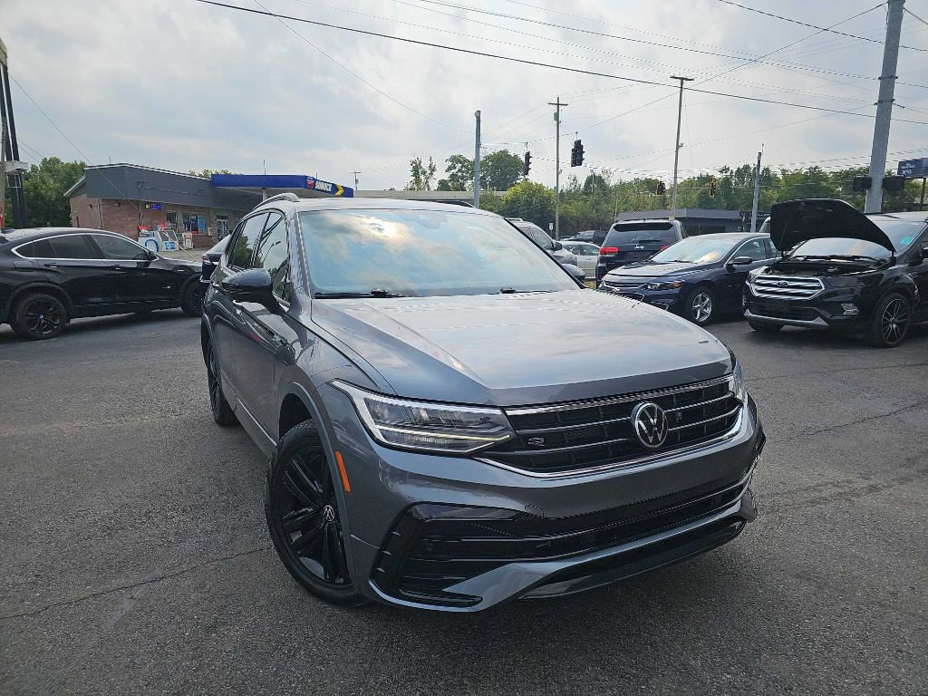 Used 2022 Volkswagen Tiguan SE R-Line image 4