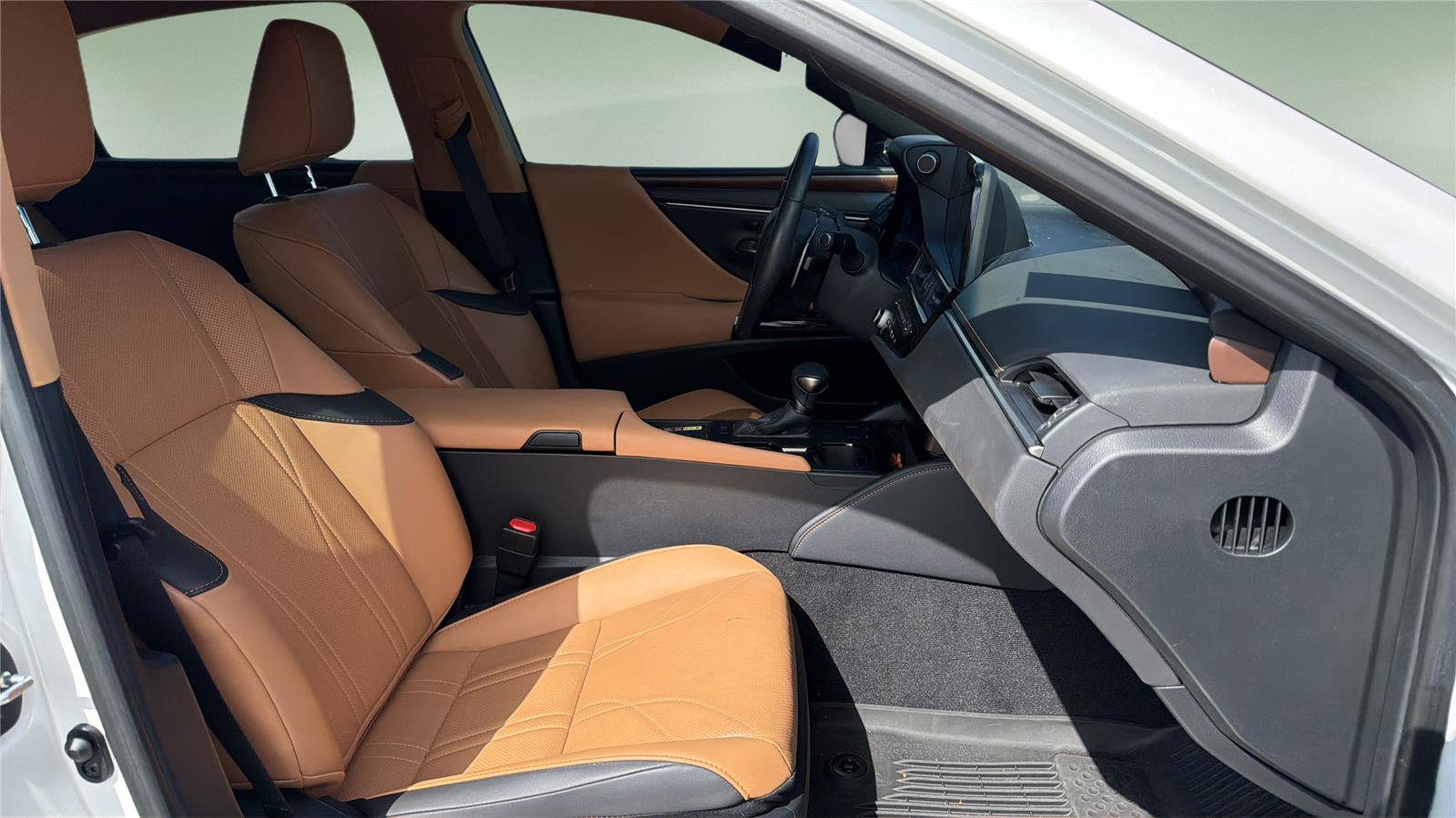 Used 2024 Lexus ES 350 w/ Technology Package image 10