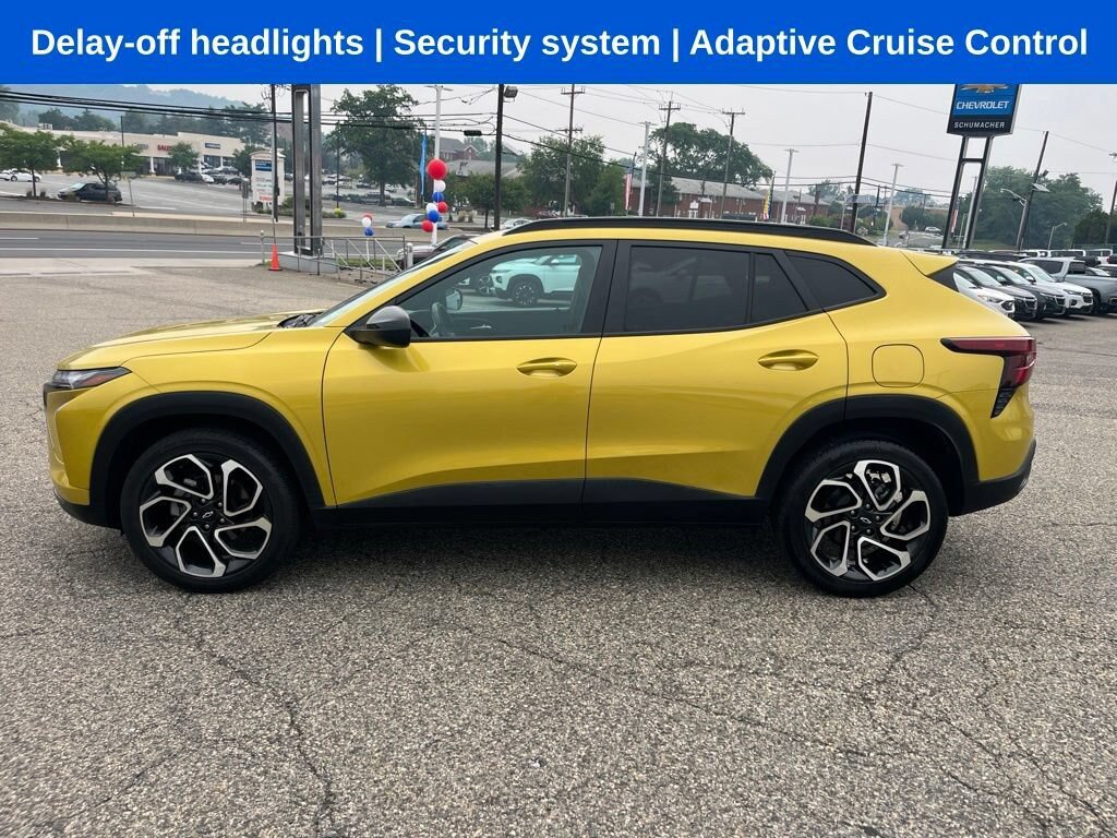 Used 2024 Chevrolet Trax RS w/ Sunroof Package FWD image 4