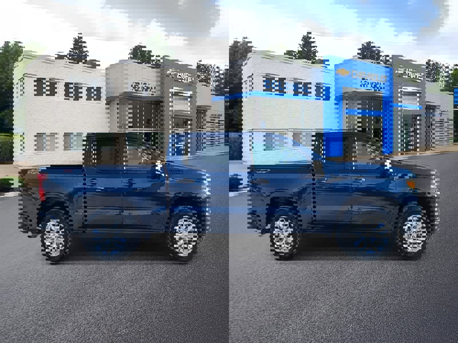 Used 2022 Chevrolet Silverado 1500 Custom w/ LPO, Dark Essentials Package image 4