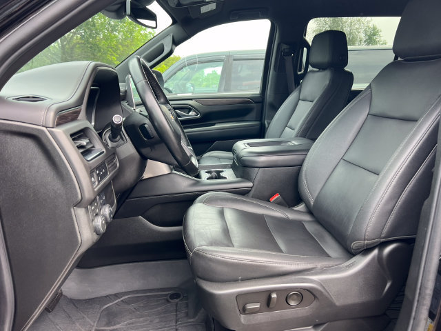 Used 2023 Chevrolet Suburban LT AWD/4WD image 3
