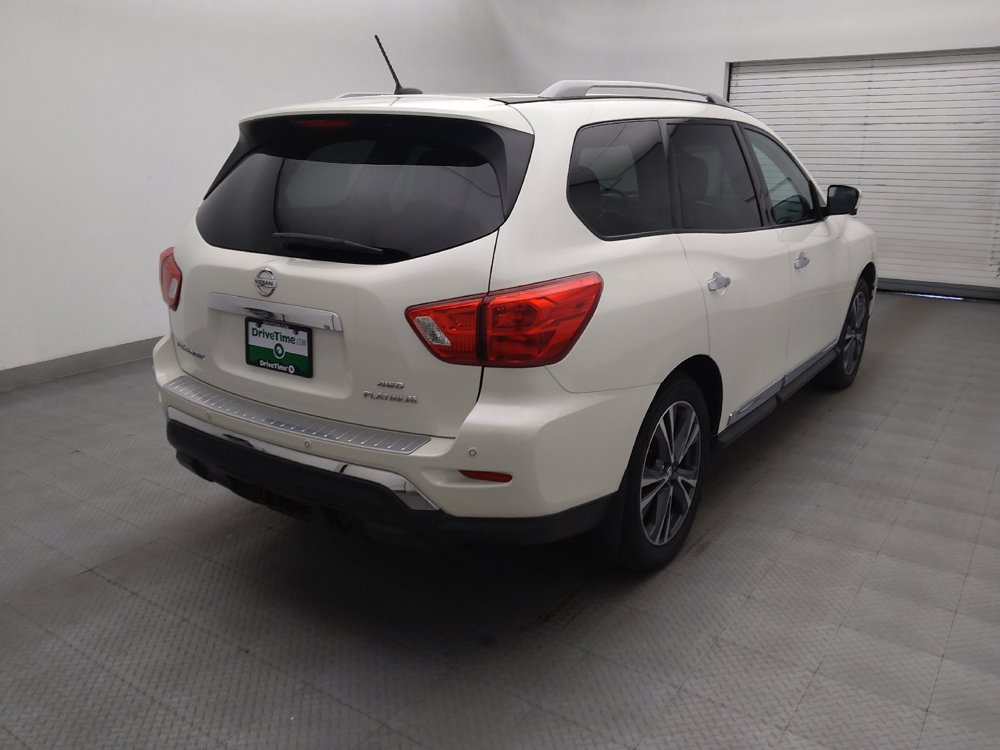 Used 2017 Nissan Pathfinder Platinum w/ Family Entertainment Package AWD/4WD image 9