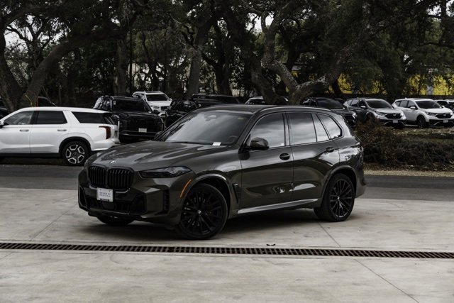 Used 2024 BMW X5 xDrive40i w/ Executive Package image 2