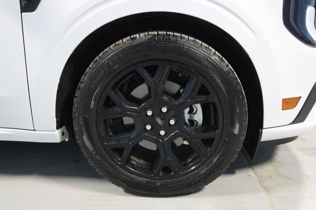 Used 2025 Ford Maverick Lobo AWD/4WD image 34