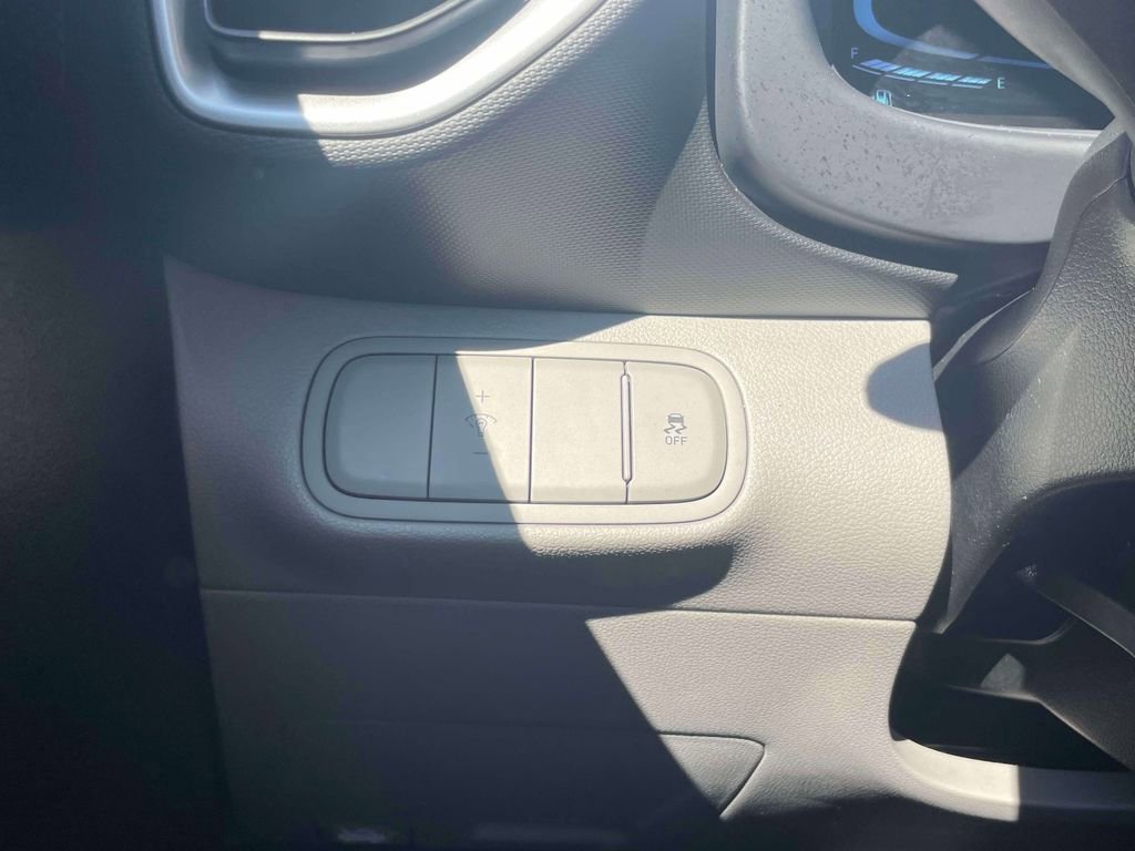 Used 2023 Hyundai Venue SEL image 20