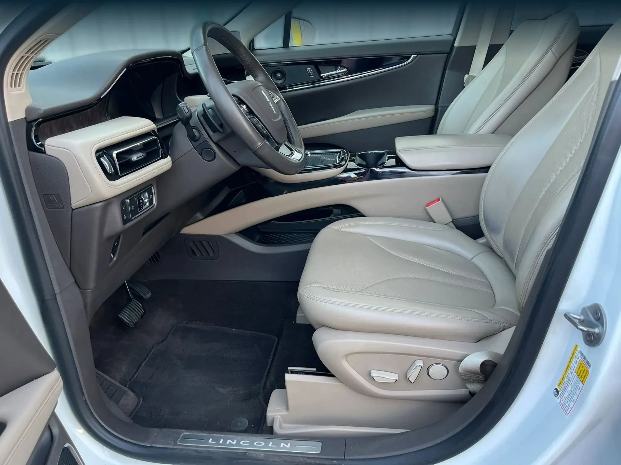 Used 2021 Lincoln Nautilus Reserve image 10