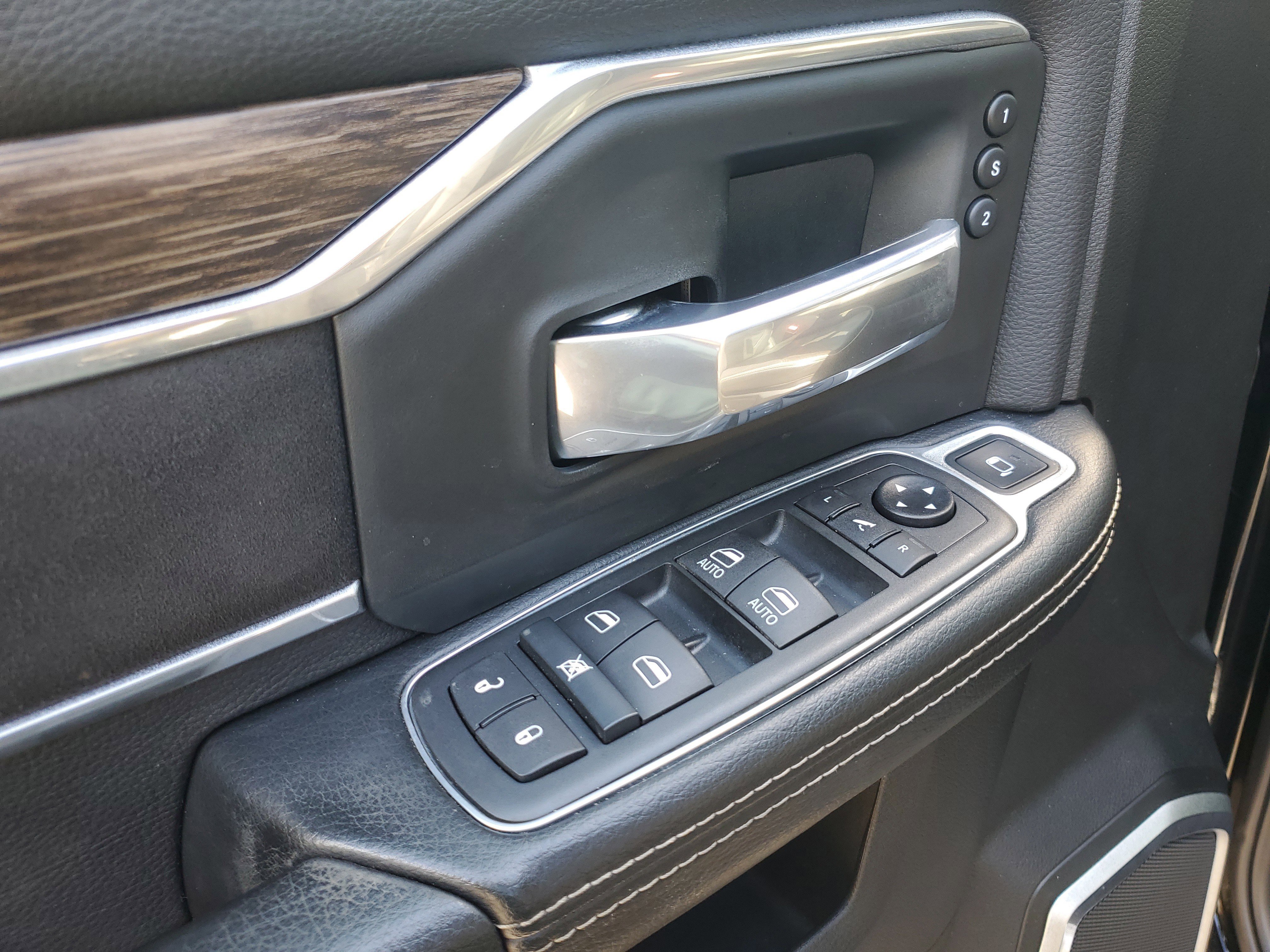 Used 2020 RAM 3500 Laramie image 8