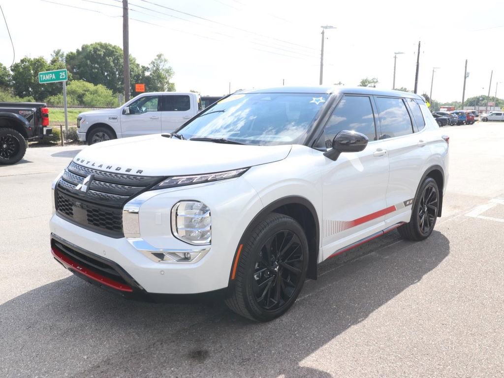Used 2024 Mitsubishi Outlander SE Black Edition image 3