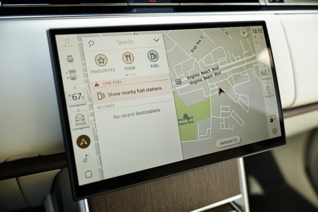 New 2025 Land Rover Range Rover SE image 46