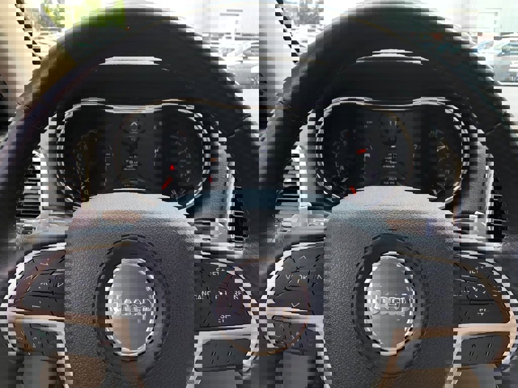 Used 2015 Jeep Grand Cherokee Limited image 20