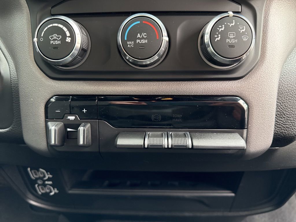 Used 2024 RAM 2500 Big Horn AWD/4WD image 35