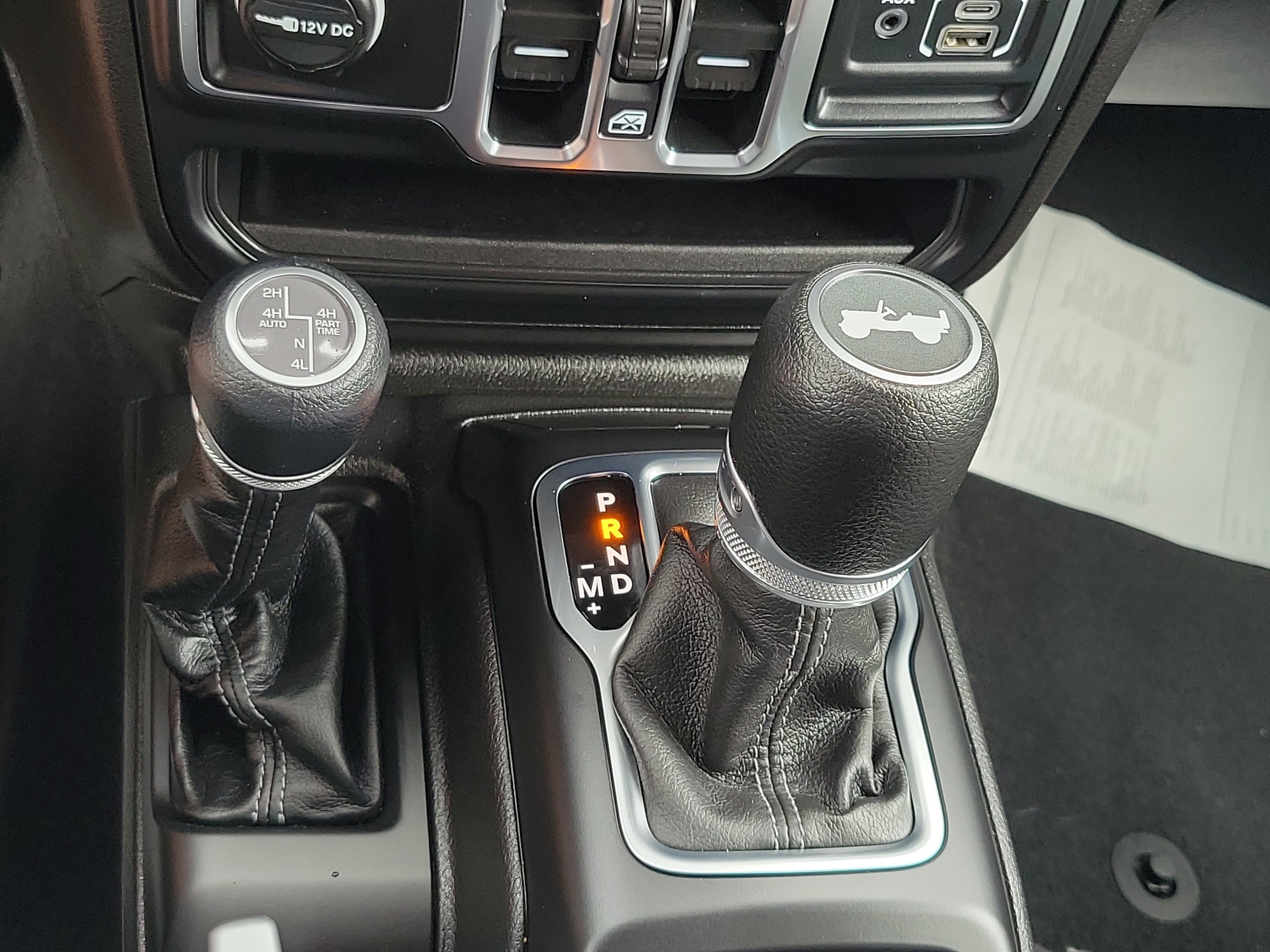 Used 2025 Jeep Wrangler Unlimited Sahara w/ Safety Group AWD/4WD image 25