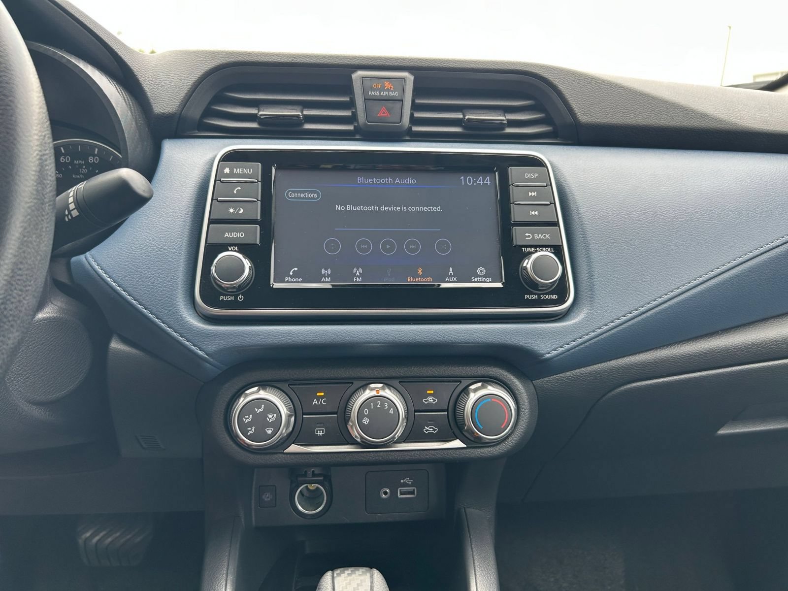 Used 2025 Nissan Versa SV FWD image 14