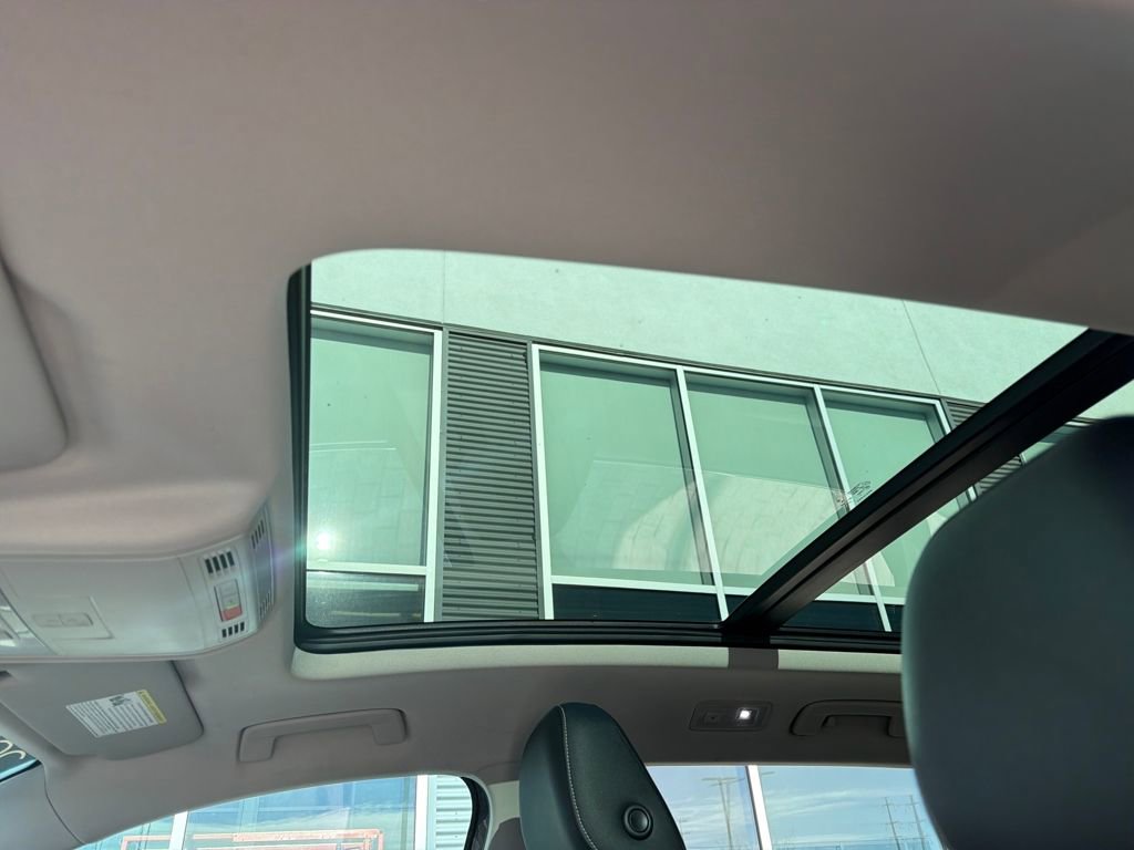 Certified 2022 Volkswagen Taos SE w/ Panoramic Sunroof Package image 23