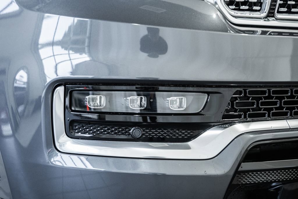 New 2024 Jeep Grand Wagoneer Series III w/ HD Trailer Tow Package image 14